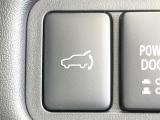 【パワーバックドア】スマートキーや運転席のボタンを押すだけでリアゲートが自動で開閉します!荷物を持っている時や、高い位置にあるバックドアを閉める際に便利な機能です♪