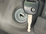 【キーレス】少し離れた場所からでもボタン一つでドアの開錠・施錠ができるのでとっても便利!ドアの鍵穴周りに傷をつけることもありません♪