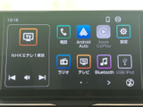 電話やナビ、ラジオ、テレビ、Bluetoothなどのメニューが画面上に並び、使いたい機能を選びやすい構成です。日々の移動や休憩時間にも便利に活用できます。