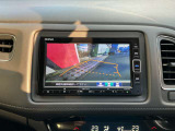 バックカメラで後方を確認しながら安心して駐車もできます。