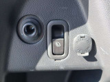 12V電源ソケットを備えています。対応する機器の電源として使えます。