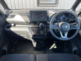 運転席内装の全体像です☆