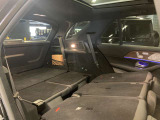 当店でお車をご購入のお客様はオーナー様専用保険「メルセデス・ベンツ保険」にご加入頂けます。飛来物によるフロントガラス破損やパンクによるタイヤ交換の際に、修理費用の一部をお支払いしております。