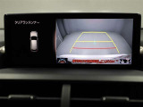 バックモニター装着車は後退時の強い味方です♪車庫入れや縦列駐車の際、後退操作の参考になるガイドラインをナビ画面に表示します。