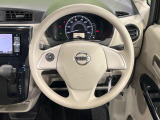 インテリアに合わせたデザインのステアリングは、運転される方のことも考え、運転しやすい形状、大きさです。是非一度、実際に触ってお確かめください。
