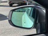 ブラインドスポットモニター付きです!運転者から見えない死角に入った車を感知し、ライト点滅とブザー音でお知らせします!
