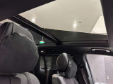 メルセデス・ベンツの定める厳しい基準をクリアしたお車のみをご案内させて頂きます。納車前整備はメーカー規定に基づき100項目以上にも及ぶ点検を熟練のメカニックによって行いご納車させて頂きます。