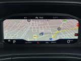 【Digital Cockpit Pro】ナビゲーションのマップを中央により大きくワイドに映し出すこともでき、少ない視線移動でナビ画面を確認できます。
