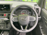 インテリアに合わせたデザインのステアリングは、運転される方のことも考え、運転しやすい形状、大きさです。是非一度、実際に触ってお確かめください。