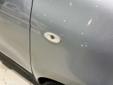 メルセデス・ベンツのボディ構造には衝撃吸収スペースをわざと確保することで万が一ぶつかった際の衝撃を瞬時に逃がします。さらにその中には頑丈なフレームがあり車内に危険物が侵入しない構造になっております。