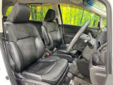 運転席シート廻りは使用感も少なく、良好な状態となっています。前オーナー様が丁寧に使っていたことがよくわかりますね。