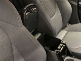 小物や身の回り品を収納できるセンターコンソール。車内をすっきり整頓できる、便利な収納スペースです。