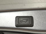 【パワーバックドア】スマートキーや運転席のボタンを押すだけでリアゲートが自動で開閉します!荷物を持っている時や、高い位置にあるバックドアを閉める際に便利な機能です♪