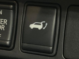 【パワーバックドア】スマートキーや運転席のボタンを押すだけでリアゲートが自動で開閉します!荷物を持っている時や、高い位置にあるバックドアを閉める際に便利な機能です♪