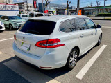 コーナーセンサー付きですので駐車も安心です。