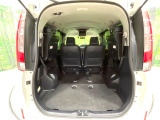 普段のお買い物や通勤、送迎等に十分な荷室スペースを確保しております。セカンドシートを倒すと、大きな荷物の積載も可能です♪