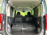 普段のお買い物や通勤、送迎等に十分な荷室スペースを確保しております。セカンドシートを倒すと、大きな荷物の積載も可能です♪