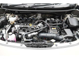 エンジンルームの樹脂部分は丁寧に磨いてツヤをだしています。当社の中古車のエンジンルームクリーニングはとても自信があります★