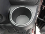 【カップホルダー】エアコン吹き出し口下部に設置されていますので使いやすさバッチリ!運転席から手の届くちょうどの位置です!