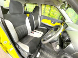 運転席シート廻りは使用感も少なく、良好な状態となっています。丁寧に使われていたことがよくわかりますね。