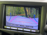 【バックカメラ】駐車時に後方がリアルタイム映像で確認できます。大型商業施設や立体駐車場での駐車時や、夜間のバック時に大活躍!運転スキルに関わらず、今や必須となった装備のひとつです!