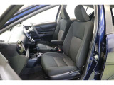 運転席と助手席には寒い時期にうれしいシートヒーターを装備しています。エアコンよりも早く暖まり、じんわりと身体を温めてくれるので快適に過ごせます。