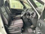運転のしやすさや、乗り降りにも配慮した運転席