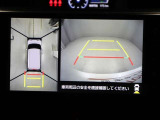 パノラミックビューモニターを装備。駐車場や交差点でクルマを真上から見るように周囲を確認できます。機能の詳細は販売店スタッフまでおたずねください。
