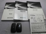 取説・メンテナンスノート・スマートキーの3点セットです。