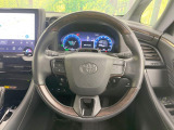 インテリアに合わせたデザインのステアリングは、運転される方のことも考え、運転しやすい形状、大きさです。是非一度、実際に触ってお確かめください。