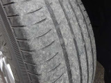 【タイヤの溝は御覧のとおりです】タイヤ代も金額が上がっておりますので、しっかりご確認ください!お気軽にお問い合わせくださいませ。