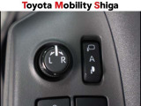 駐車時に便利なスマ-トキ-連動オ-ト格納式ドアミラーを装備しています。施錠すると自動的にドアミラーを格納する便利な機能です!