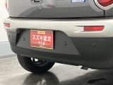 【後退時ブレーキサポート】リヤバンパーに4つの超音波センサーを内蔵し、車両後方にある障害物を検知。透明なガラスなども検知でき、コンビニの駐車場などでの衝突回避をサポートします。