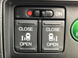 【両側パワースライドドア】スマートキーや運転席のスイッチで後席両側スライドドアの開閉が可能♪電動だから力を入れてドアを開ける必要が無く、小さなお子様でも簡単に開け閉めでき快適です♪
