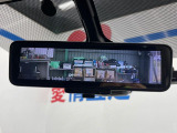 【インテリジェントルームミラー】後席の大きな荷物や同乗者で後方が確認しづらい時でも安心!カメラが撮影した車両後方の映像をルームミラー内に表示。クリアな視界で状況の確認が可能です!