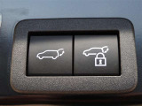 パワーバックドアを装備しています。バックドアを運転席からも開閉できます、便利ですよ。