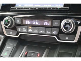 フルオートエアコンが装備されています!お好みの温度設定をするだけでエアコンの風量やモードの切り替えを自動でコントロールしてくれます!ユーザーの操作が少なく燃費走行にもつながります!