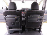 後席からの眺め。車内の広さがお分かりいただきやすい一枚です。