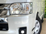 【LEDヘッドライト】悪天候や夜間走行時も良好な視界を確保し安心して運転できる高輝度LEDヘッドライトを装備!点灯速度が早く、消費電力も抑えられています。