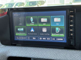 日産純正ディスプレーオーディオです。AppleCarPlayやAndroidAutoでスマートフォンを連携するとモニターにスマートフォンのアプリを表示する事も可能です。