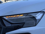 ダイナミックターンシグナル(流れるウィンカー)が採用されております。