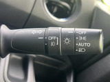 表示がレバー上にまとまり、ウインカーやライト関連の設定を確認しやすい配置です。AUTO表示も備わり、状況に応じた操作を手元で行える便利な装備です。