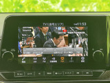 テレビ番組の画面とチャンネル表示が並び、視聴する内容を確認しやすい構成です。画面下には電話やラジオなどの項目も表示され、目的に合わせた選択に便利です。