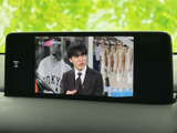 テレビ番組を画面に表示でき、停車中の待ち時間などに映像を視聴できます。大きな画面で番組内容を確認しやすく、車内で過ごす時間の楽しみを広げてくれる便利な装備です。