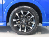 純正のアルミホイール装着車です。タイヤサイズは225/55R18です。