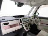 ダイハツのお店では、ダイハツ車を知り尽くしたプロフェッショナルが、専用の診断機器を使って各システムを点検しております。