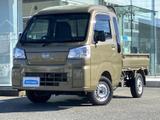 角ばったフロントまわりと荷台まで続く直線的なシルエットが印象的。落ち着いたボディカラーも相まって、仕事の現場から日常使いまで幅広く活躍する一台です。