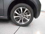 純正アルミホイールです。足元が引き立つので、車全体のイメージがアップしますよ!