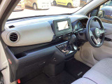 ご納車時には再度洗車・室内清掃を行い展示中についてしまった汚れも落として気持ち良くお乗りいただける状態にして納めさせていただきます!