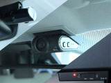 日産純正ドライブレコーダー(DJ6-D)☆インカメラ(車室内カメラ)では車両側面の撮影が可能となったことで、駐車場でのドアパンチの被害や運転中の幅寄せなどの映像も記録できます。